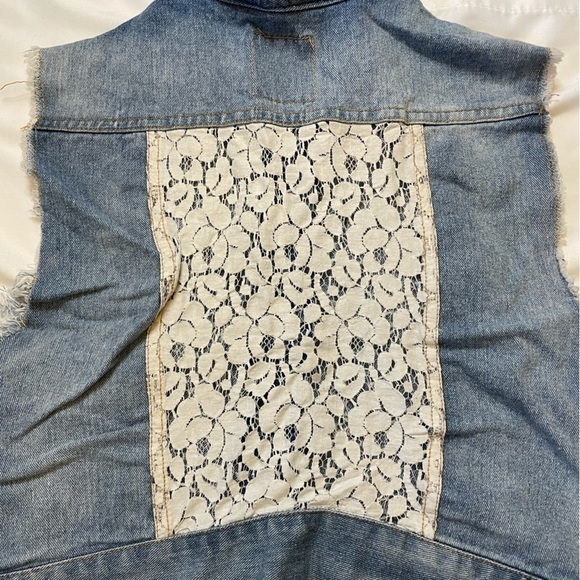 Red Tulips size large jean vest - Picture 4 of 13